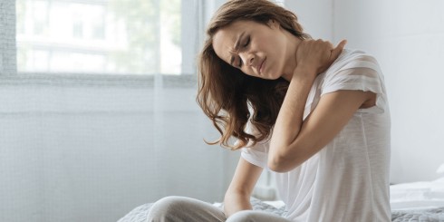 Woman-with-Neck-Pain sleeping